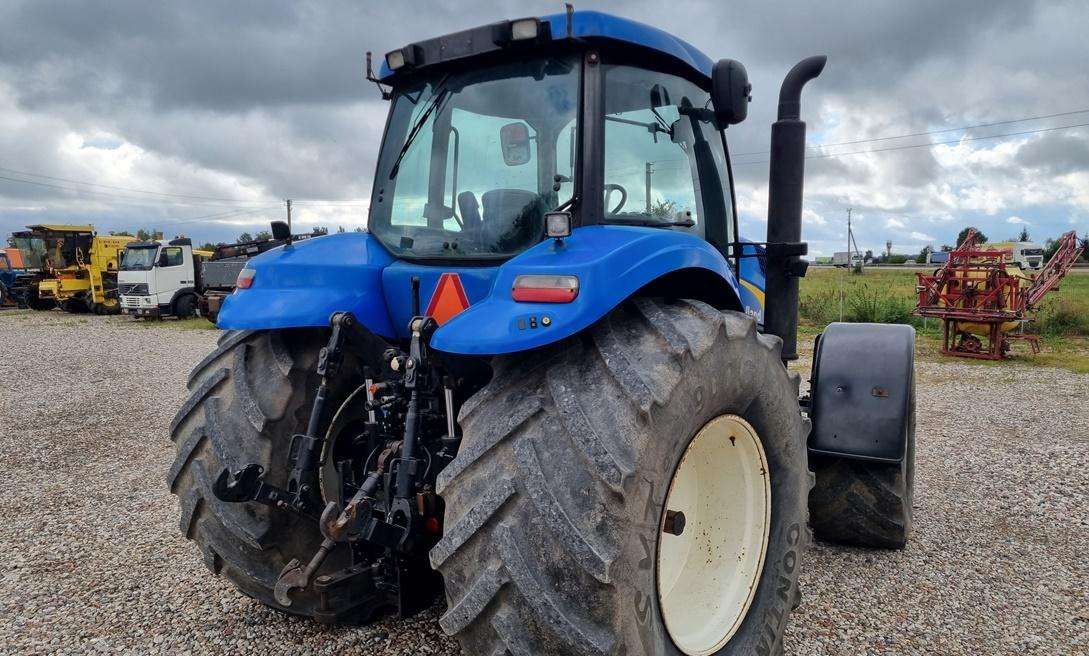 New Holland T8040 - جرار: صورة 5 New Holland T8040 - جرار: صورة 5