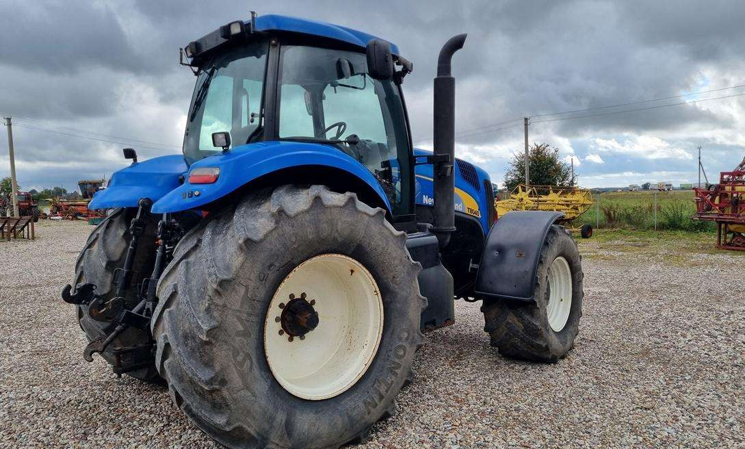 New Holland T8040 - جرار: صورة 4 New Holland T8040 - جرار: صورة 4