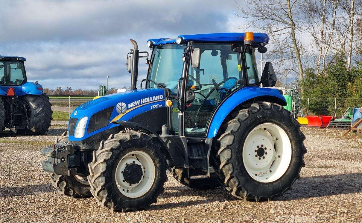 New Holland TD 5.95 - جرار: صورة 2 New Holland TD 5.95 - جرار: صورة 2