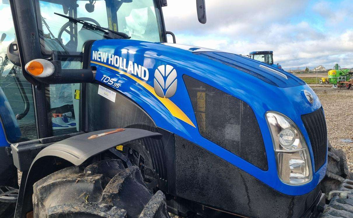 New Holland TD 5.95 - جرار: صورة 1 New Holland TD 5.95 - جرار: صورة 1