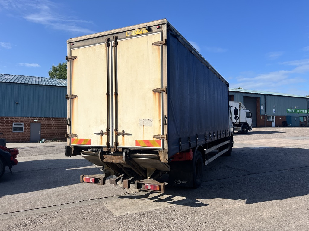 Daf 65CF 220 4x2 Curtain side - شاحنة ستارة: صورة 4 Daf 65CF 220 4x2 Curtain side - شاحنة ستارة: صورة 4