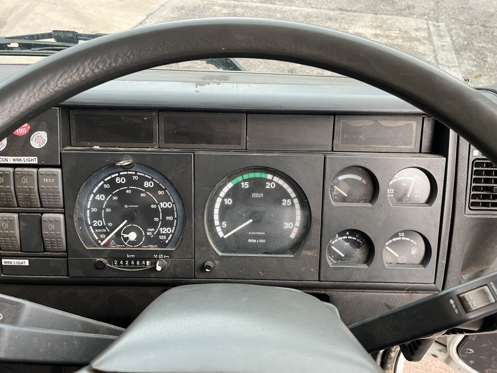 شاحنات مسطحة Iveco EuroTrakker 180E27 4x4 Rigid: صورة 15