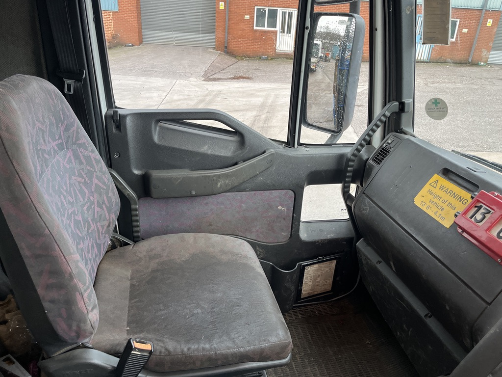 شاحنات مسطحة Iveco EuroTrakker 180E27 4x4 Rigid: صورة 16