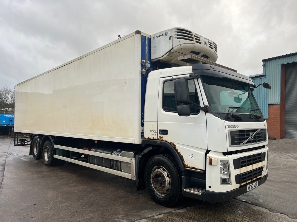 Volvo FM9 300 Euro 4 - شاحنة مغلقة الصندوق: صورة 2 Volvo FM9 300 Euro 4 - شاحنة مغلقة الصندوق: صورة 2
