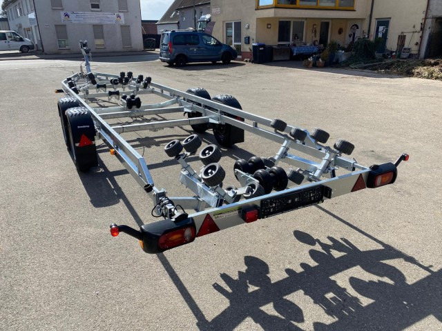 جديدة مقطورة القارب Brenderup Brenderup Premium Bootsanhänger 303500TB SRX mit Superrollen, 3,5 to. 8,7m/ 30 Fuß: صورة 10