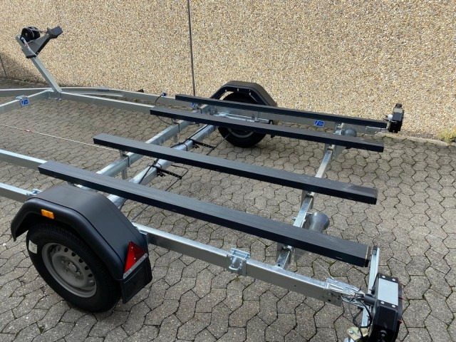 Brenderup Doppel Jetski Premium PWC21200B RAX , 1,2 to., 3,8m - مقطورة القارب: صورة 4 Brenderup Doppel Jetski Premium PWC21200B RAX , 1,2 to., 3,8m - مقطورة القارب: صورة 4