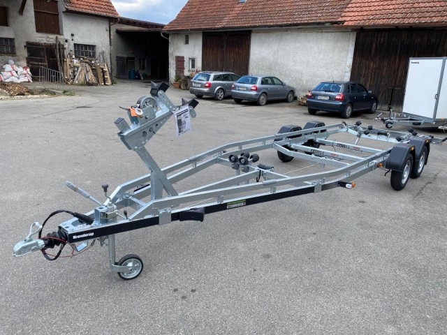 Brenderup Premium Bootsanhänger 242000TB SR mit Superrollen, 2,0 to. 7,2m/ 24 Fuß - مقطورة القارب: صورة 1 Brenderup Premium Bootsanhänger 242000TB SR mit Superrollen, 2,0 to. 7,2m/ 24 Fuß - مقطورة القارب: صورة 1