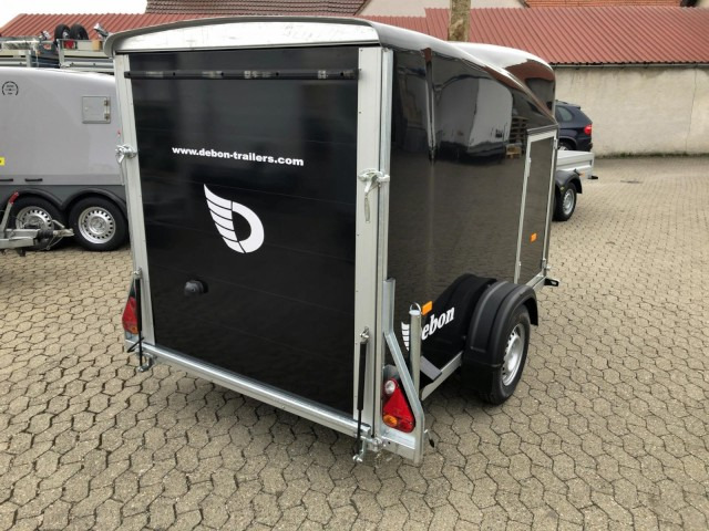 Cheval Liberte Debon Cargo 2 Poly + Türe schwarz Aluräder 1300 kg, 100 km/h, 300x155x168cm - مقطورة صندوق مغلق: صورة 5 Cheval Liberte Debon Cargo 2 Poly + Türe schwarz Aluräder 1300 kg, 100 km/h, 300x155x168cm - مقطورة صندوق مغلق: صورة 5