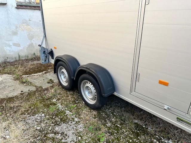 Cheval Liberte Debon Roadster 700 Alu + Türe 2600 kg, 100 km/h, 375x180x202cm - مقطورة صندوق مغلق: صورة 3 Cheval Liberte Debon Roadster 700 Alu + Türe 2600 kg, 100 km/h, 375x180x202cm - مقطورة صندوق مغلق: صورة 3
