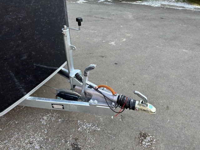 Cheval Liberte Debon Roadster 800 Alu + Türe 3500 kg, 100 km/h, 435x202x202cm - مقطورة صندوق مغلق: صورة 2 Cheval Liberte Debon Roadster 800 Alu + Türe 3500 kg, 100 km/h, 435x202x202cm - مقطورة صندوق مغلق: صورة 2