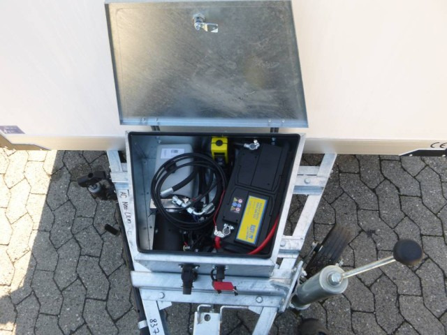 Humbaur Koffer Absenkanhänger mit E-Pumpe HKT 183117-18P, 100 km/h 1,8 t. 3100 x 1765 x 1800 mm - مقطورة صندوق مغلق: صورة 5 Humbaur Koffer Absenkanhänger mit E-Pumpe HKT 183117-18P, 100 km/h 1,8 t. 3100 x 1765 x 1800 mm - مقطورة صندوق مغلق: صورة 5