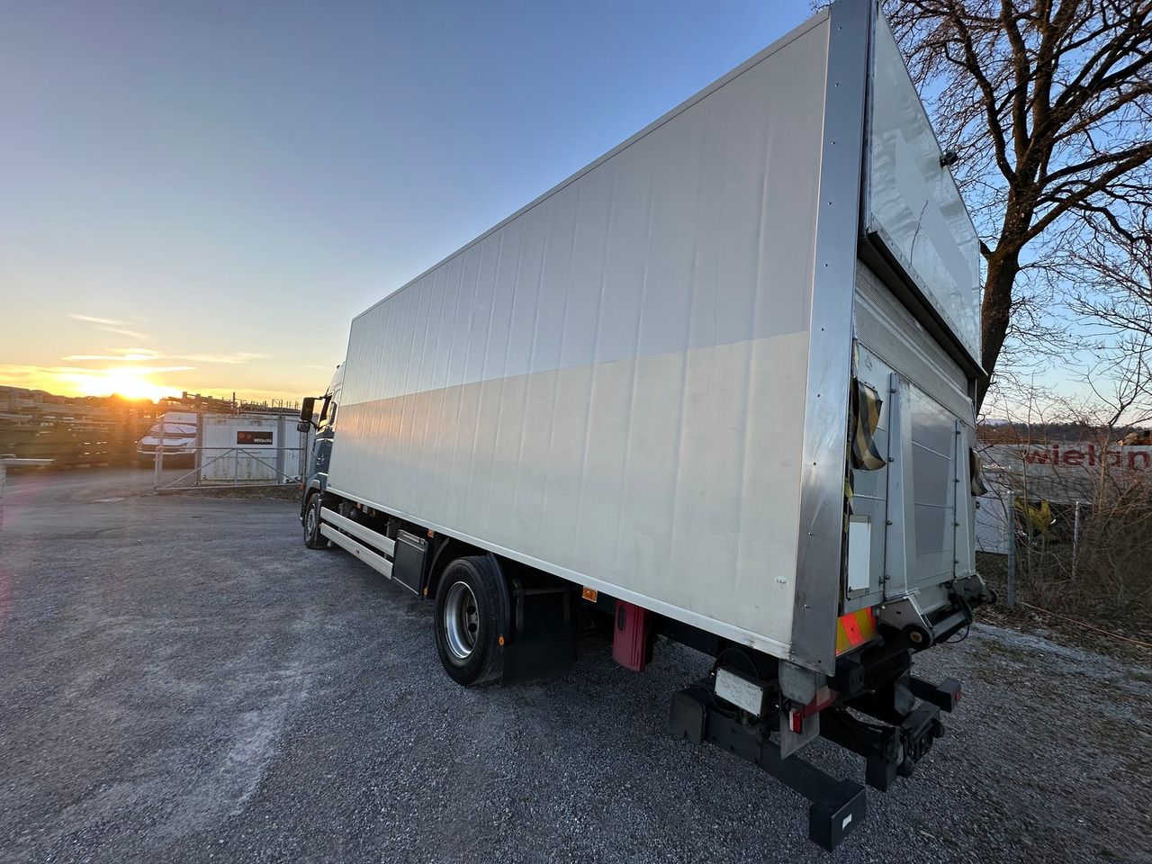 VOLVO FH 400 4x2 Kühler - شاحنة الفريزر: صورة 3 VOLVO FH 400 4x2 Kühler - شاحنة الفريزر: صورة 3
