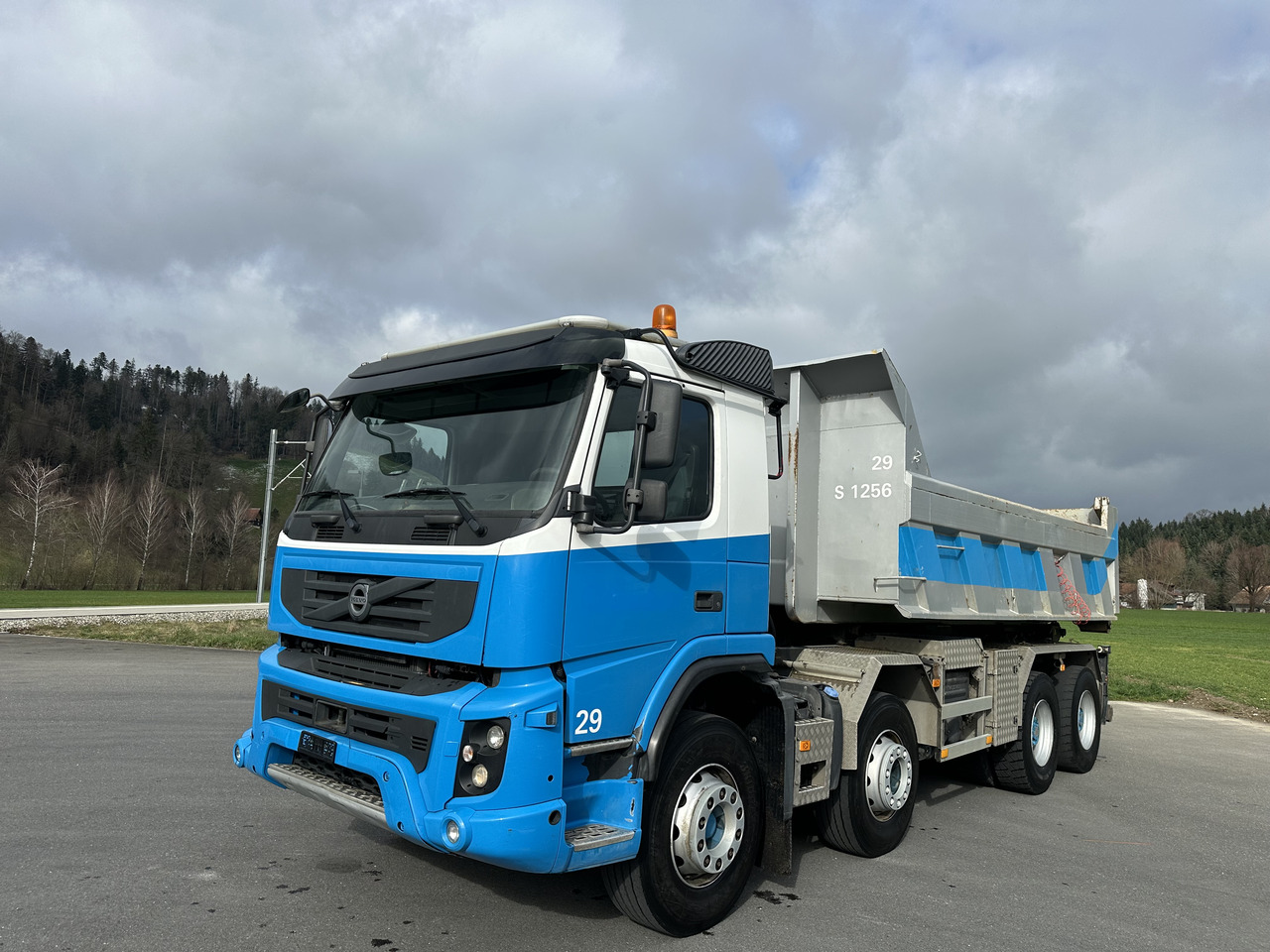 VOLVO FMX 420 440 460 480 8x4 Kettengäret sörling mulde - شاحنة ذات خطاف: صورة 1 VOLVO FMX 420 440 460 480 8x4 Kettengäret sörling mulde - شاحنة ذات خطاف: صورة 1