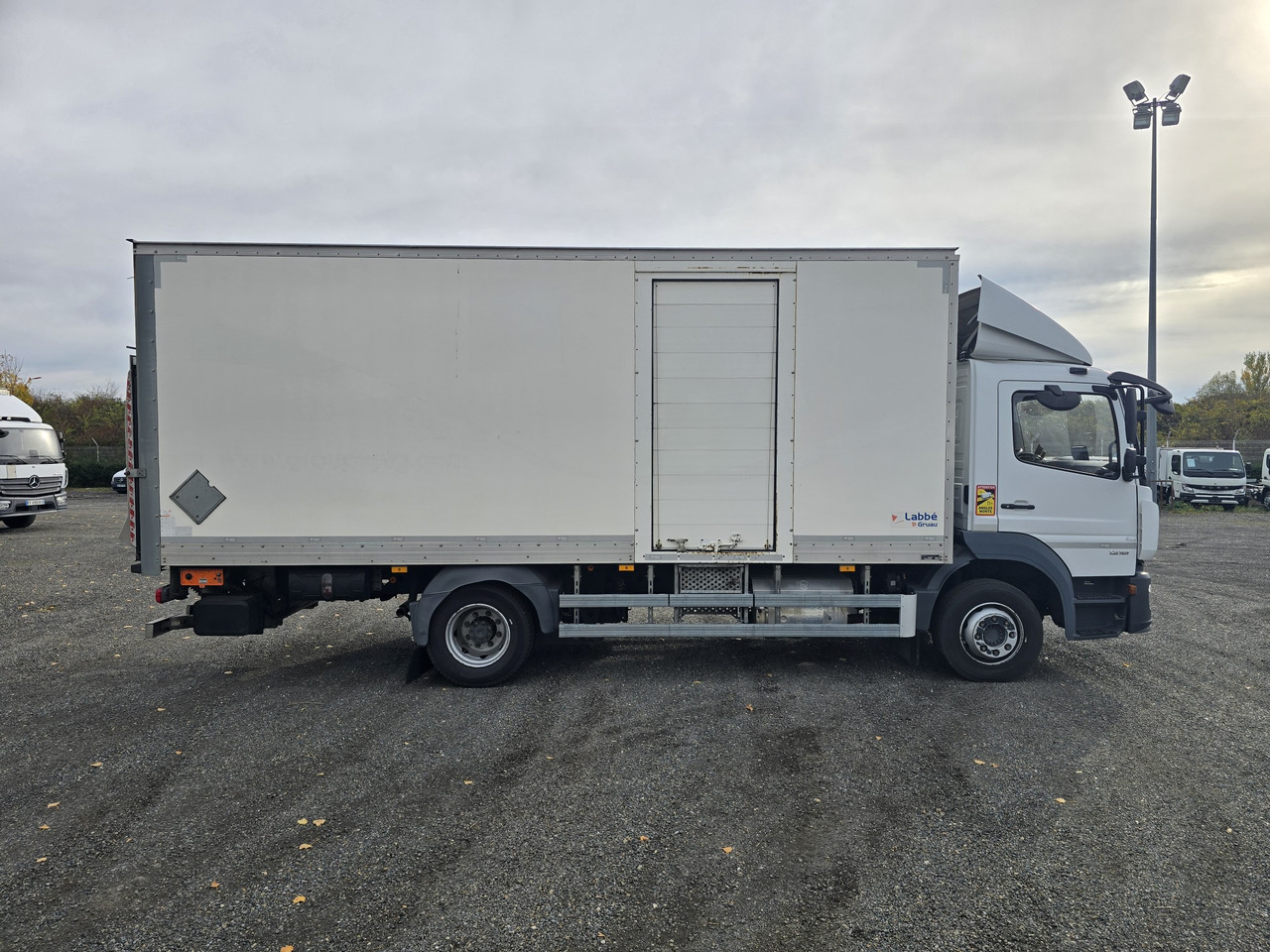 MERCEDES-BENZ Atego 1218 - Box - LIFT - SIDE DOOR - ADR - شاحنة مقفلة: صورة 3 MERCEDES-BENZ Atego 1218 - Box - LIFT - SIDE DOOR - ADR - شاحنة مقفلة: صورة 3