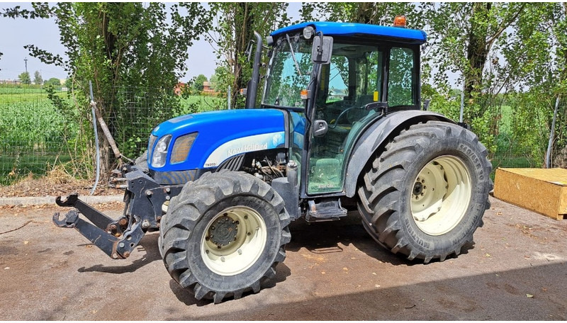 New Holland TN 95 D A - جرار: صورة 2 New Holland TN 95 D A - جرار: صورة 2