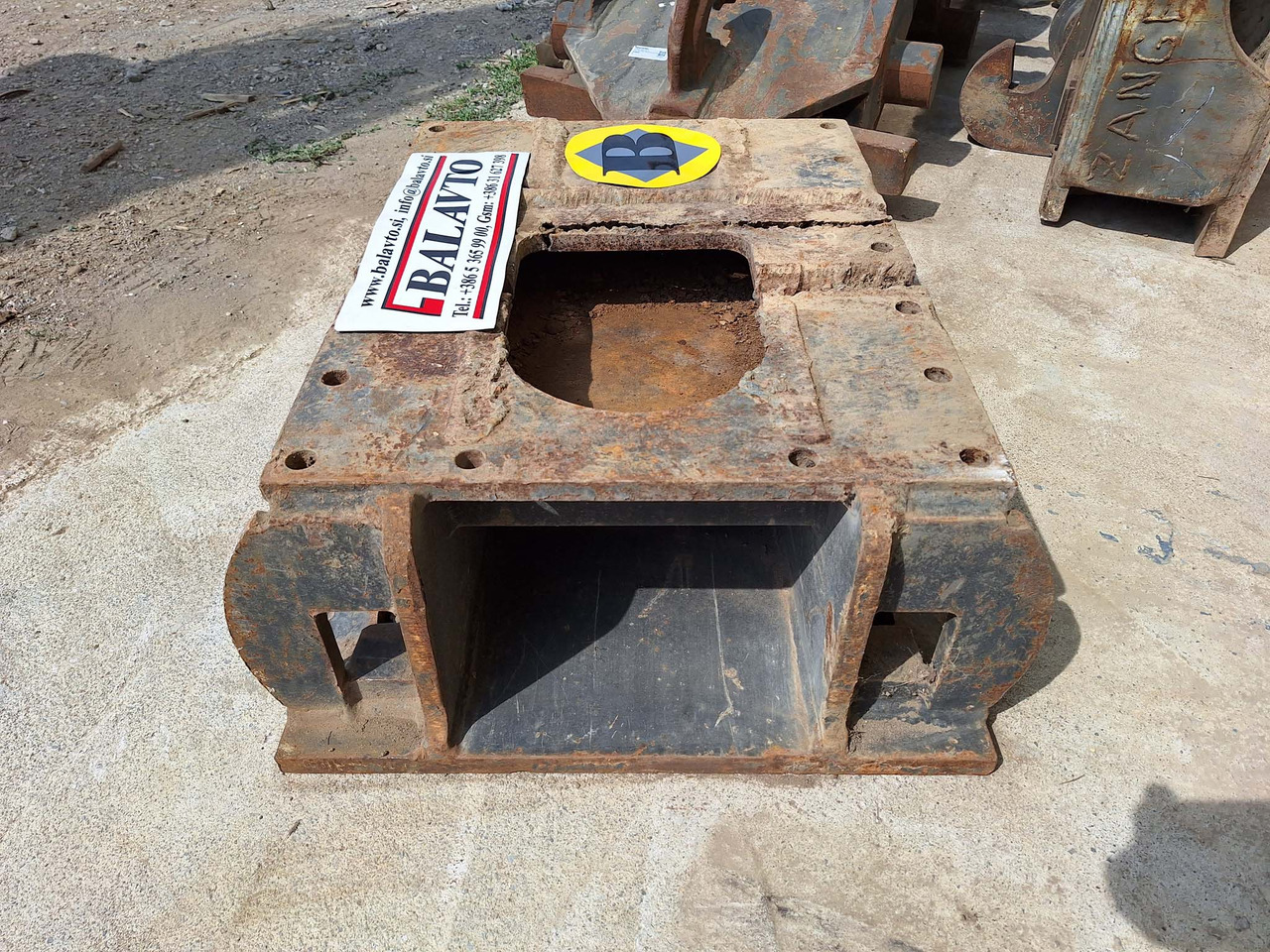 قارنة توصيل هيدروليكي - آلات البناء Balavto attachment plate B1: صورة 6
