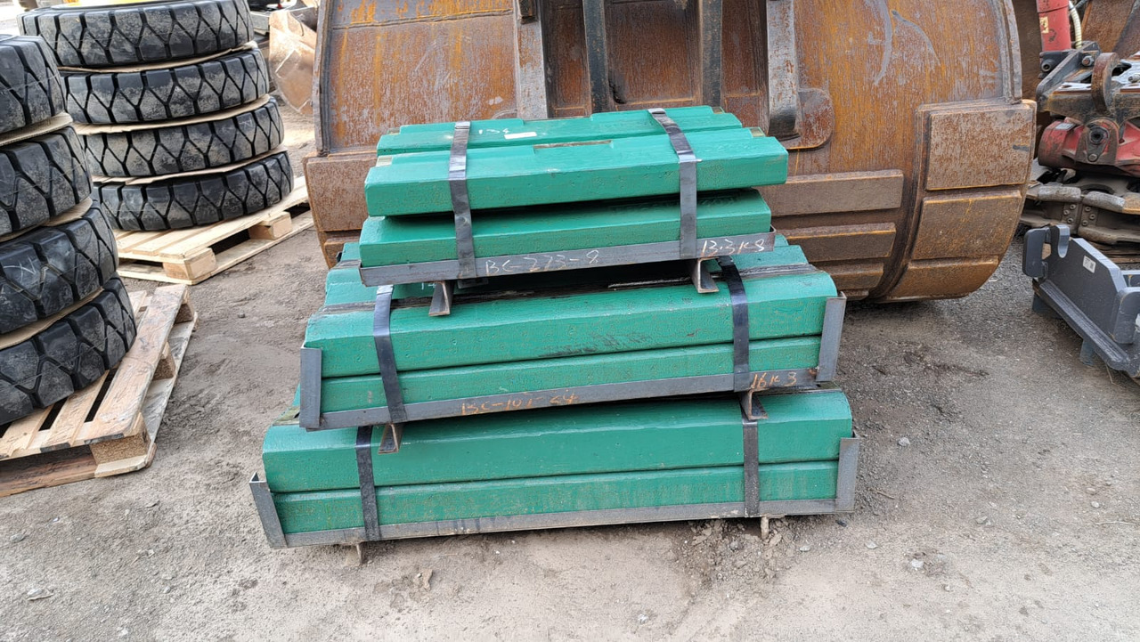 Blow bars for McCloskey I34, I44, I54 crusher - قطع غيار - كسارة: صورة 3 Blow bars for McCloskey I34, I44, I54 crusher - قطع غيار - كسارة: صورة 3