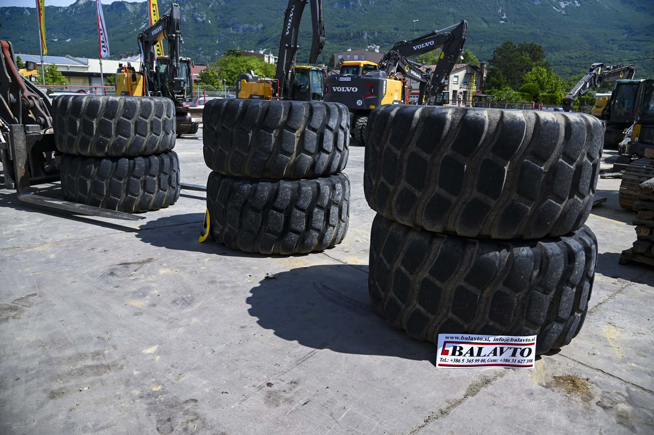 Bridgestone tires 30/65R25 with rims - عجلات - شاحنة التعدين: صورة 3 Bridgestone tires 30/65R25 with rims - عجلات - شاحنة التعدين: صورة 3