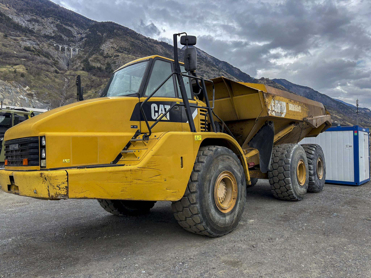 CATERPILLAR 740 - شاحنة قلاب مفصلية: صورة 1 CATERPILLAR 740 - شاحنة قلاب مفصلية: صورة 1