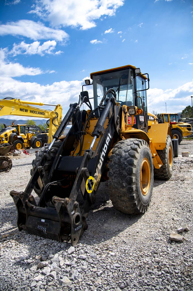 اللودر بعجل HYUNDAI HL740TM-7 for parts: صورة 12