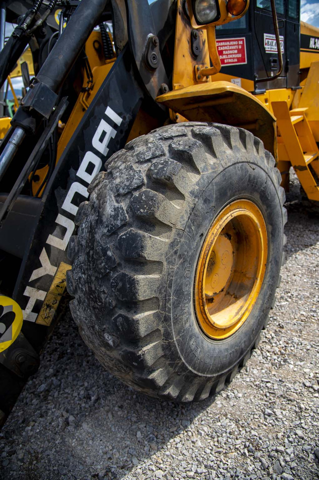 اللودر بعجل HYUNDAI HL740TM-7 for parts: صورة 24