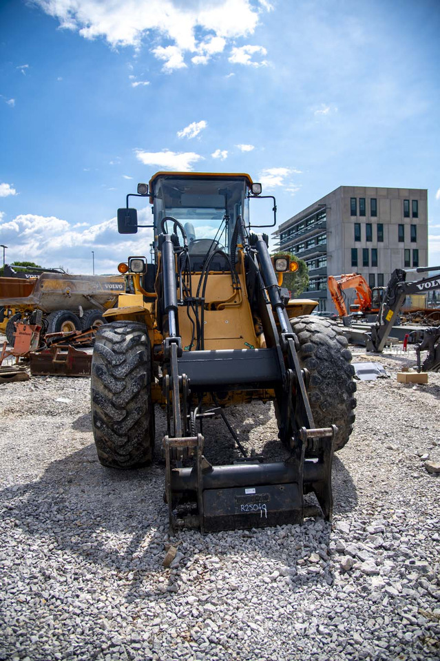 اللودر بعجل HYUNDAI HL740TM-7 for parts: صورة 10