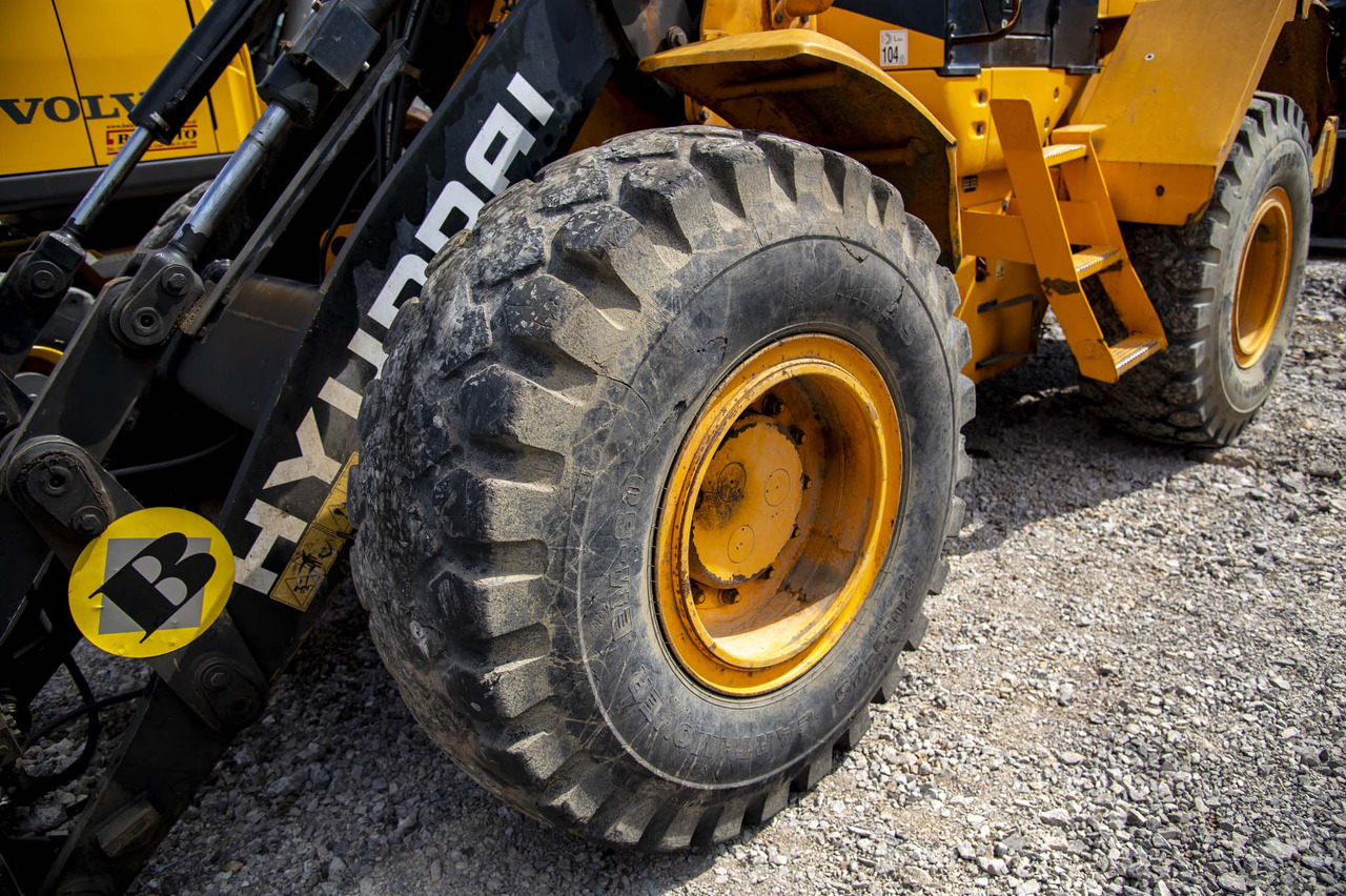 اللودر بعجل HYUNDAI HL740TM-7 for parts: صورة 25