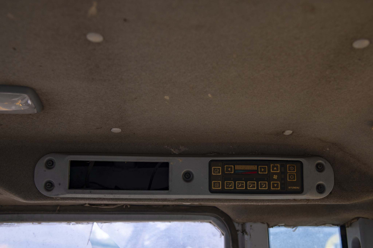 اللودر بعجل HYUNDAI HL740TM-7 for parts: صورة 28