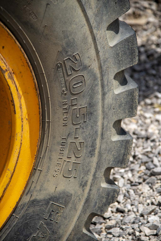 اللودر بعجل HYUNDAI HL740TM-7 for parts: صورة 26