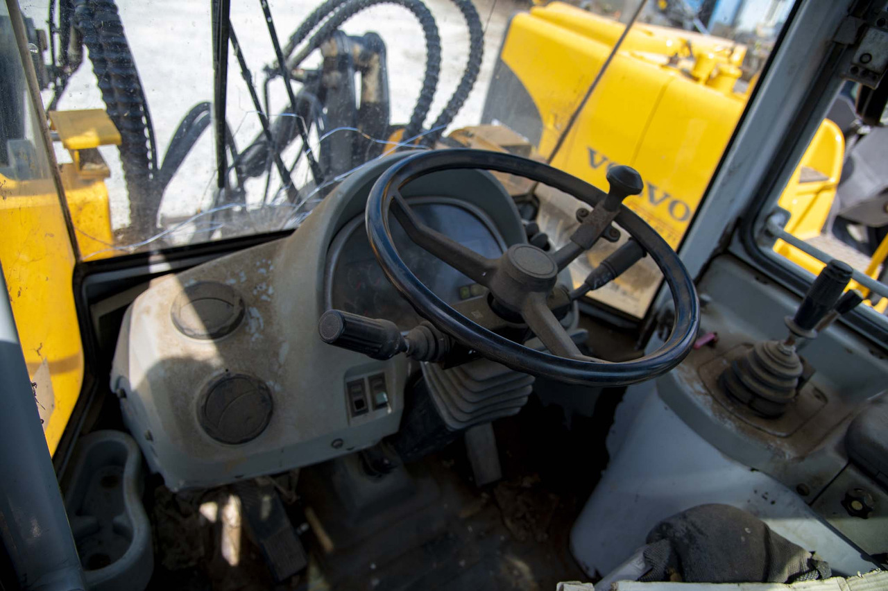 اللودر بعجل HYUNDAI HL740TM-7 for parts: صورة 27