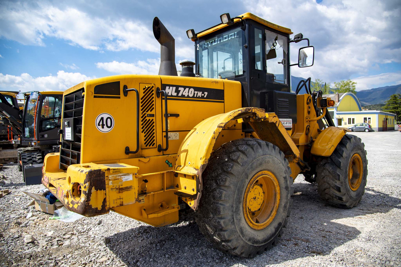 اللودر بعجل HYUNDAI HL740TM-7 for parts: صورة 7