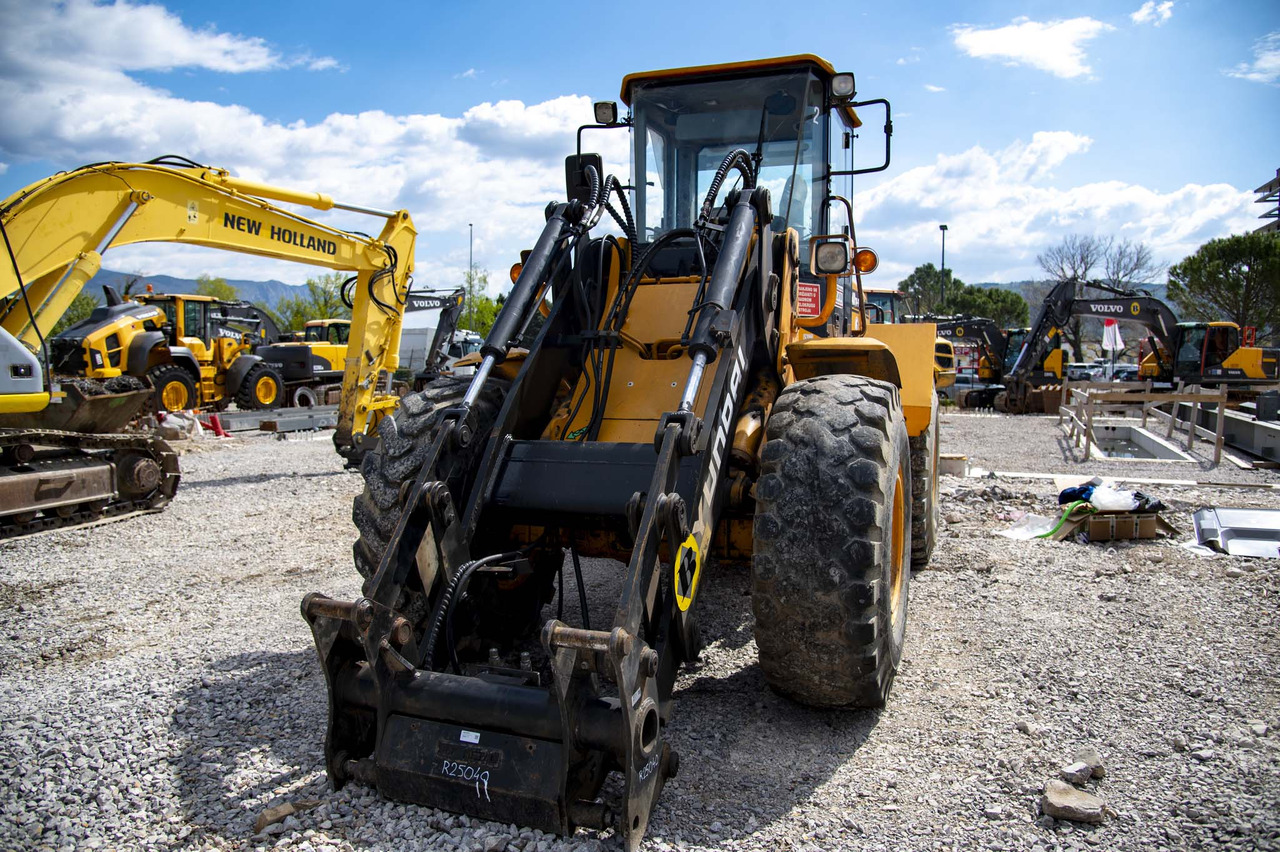 اللودر بعجل HYUNDAI HL740TM-7 for parts: صورة 11