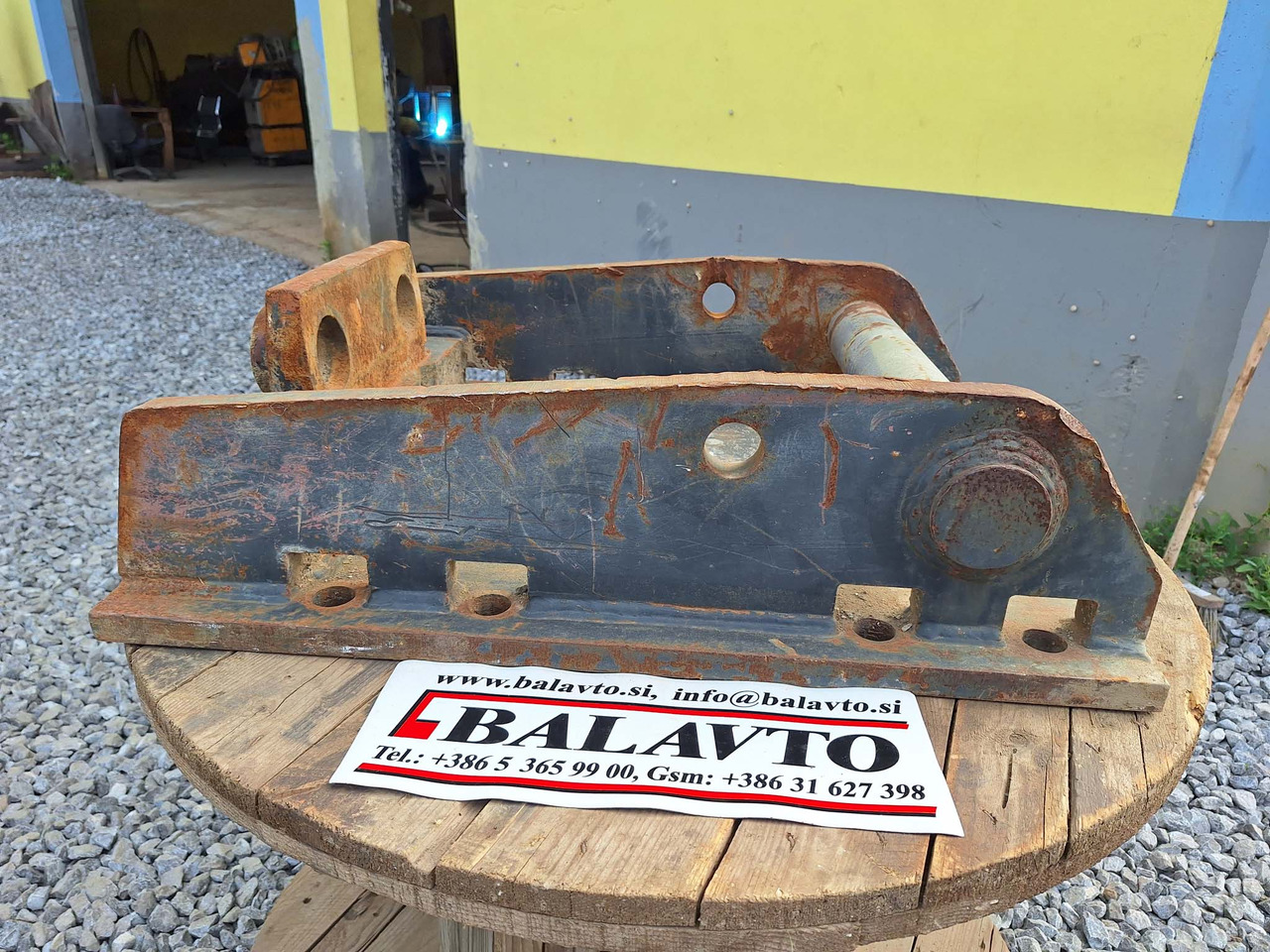 Lehnhoff attachment plate - قارنة توصيل هيدروليكي - آلات البناء: صورة 2 Lehnhoff attachment plate - قارنة توصيل هيدروليكي - آلات البناء: صورة 2