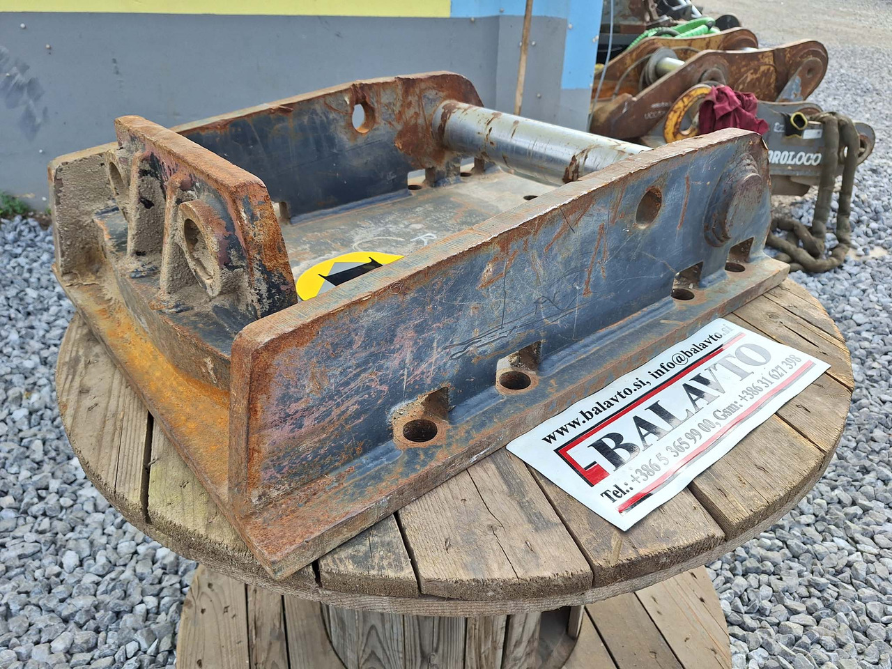 Lehnhoff attachment plate - قارنة توصيل هيدروليكي - آلات البناء: صورة 1 Lehnhoff attachment plate - قارنة توصيل هيدروليكي - آلات البناء: صورة 1