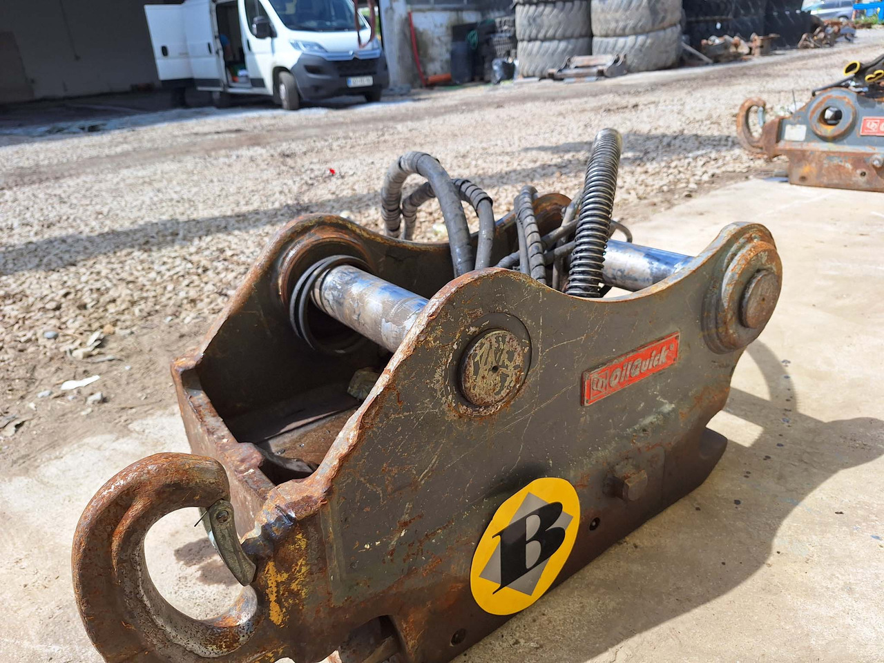 OilQuick quick coupler - قارنة توصيل هيدروليكي - حفارة: صورة 3 OilQuick quick coupler - قارنة توصيل هيدروليكي - حفارة: صورة 3