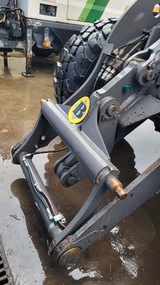 Quick coupler 2813127 for Volvo L40, L40B, L45, L45B - قارنة توصيل هيدروليكي - اللودر بعجل: صورة 2 Quick coupler 2813127 for Volvo L40, L40B, L45, L45B - قارنة توصيل هيدروليكي - اللودر بعجل: صورة 2