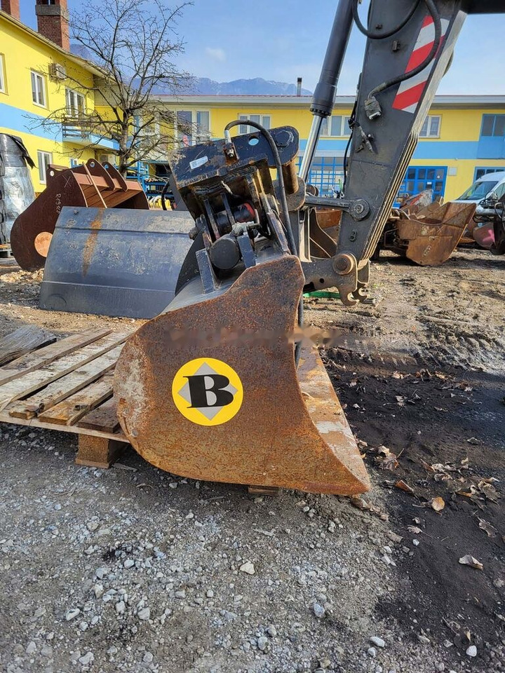 Tilting slope bucket 1800 mm - بكت حفار: صورة 2 Tilting slope bucket 1800 mm - بكت حفار: صورة 2