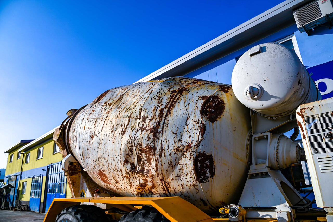 شاحنة خلاطة خرسانة VOLVO A25C 6X6: صورة 36 شاحنة خلاطة خرسانة VOLVO A25C 6X6: صورة 36