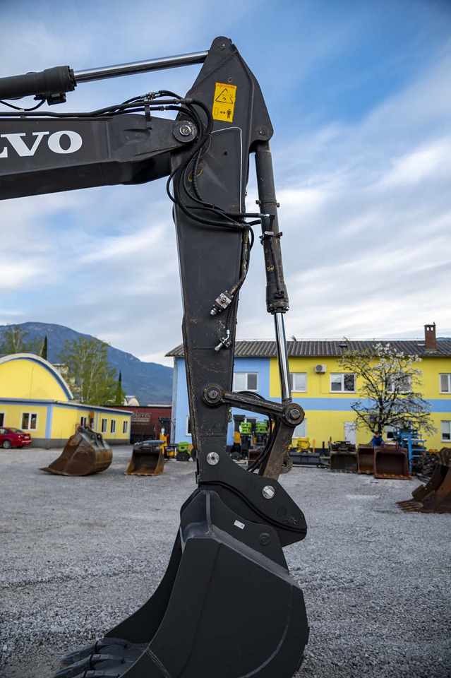 حفار زحاف VOLVO EC210CNL: صورة 12