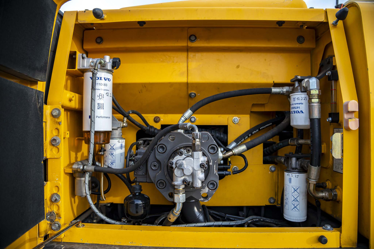 حفار زحاف VOLVO EC210CNL: صورة 48