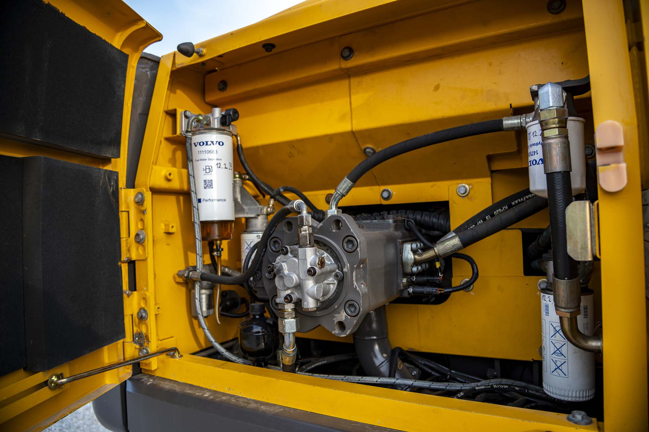 حفار زحاف VOLVO EC210CNL: صورة 44