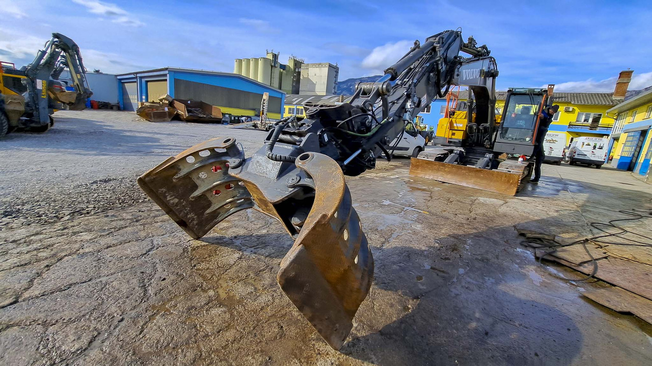 VOLVO ECR235EL - حفار زحاف: صورة 2 VOLVO ECR235EL - حفار زحاف: صورة 2