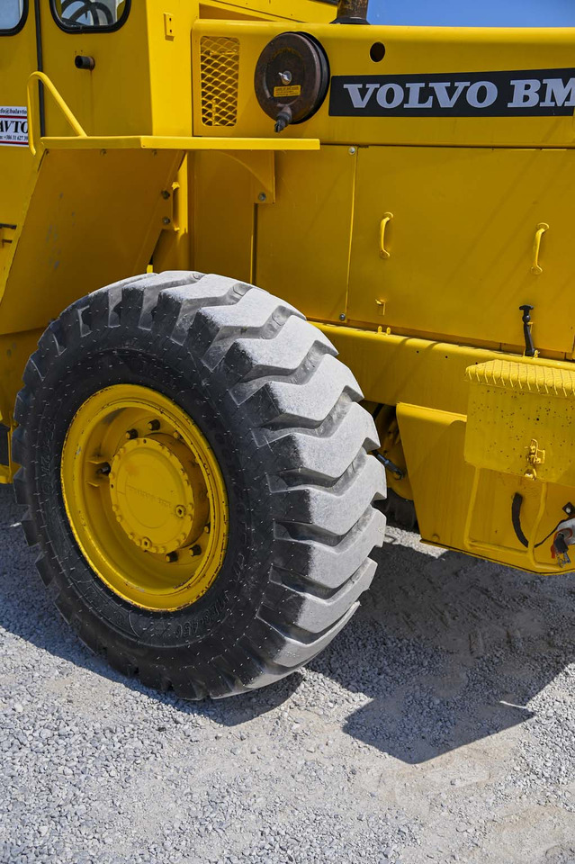 اللودر بعجل Volvo BM4300: صورة 25