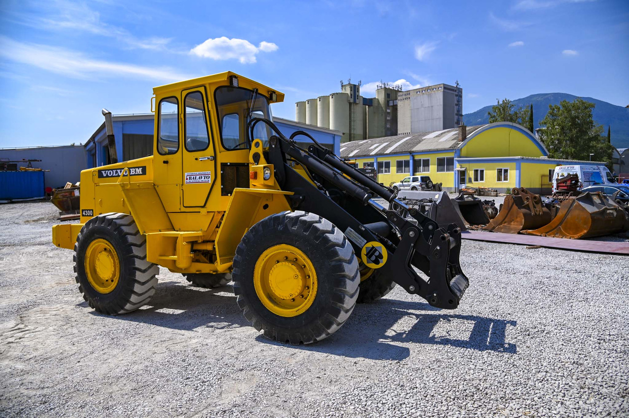 اللودر بعجل Volvo BM4300: صورة 11