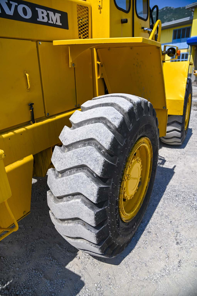 اللودر بعجل Volvo BM4300: صورة 29