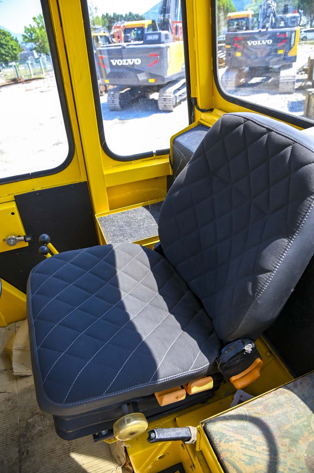 اللودر بعجل Volvo BM4300: صورة 47