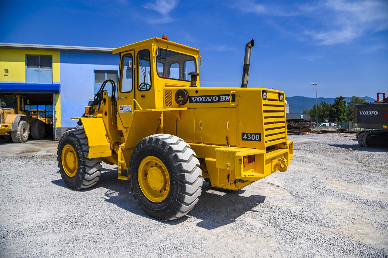 اللودر بعجل Volvo BM4300: صورة 6