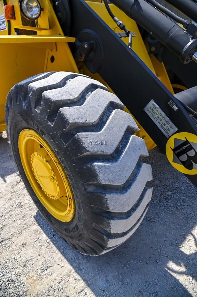 اللودر بعجل Volvo BM4300: صورة 32