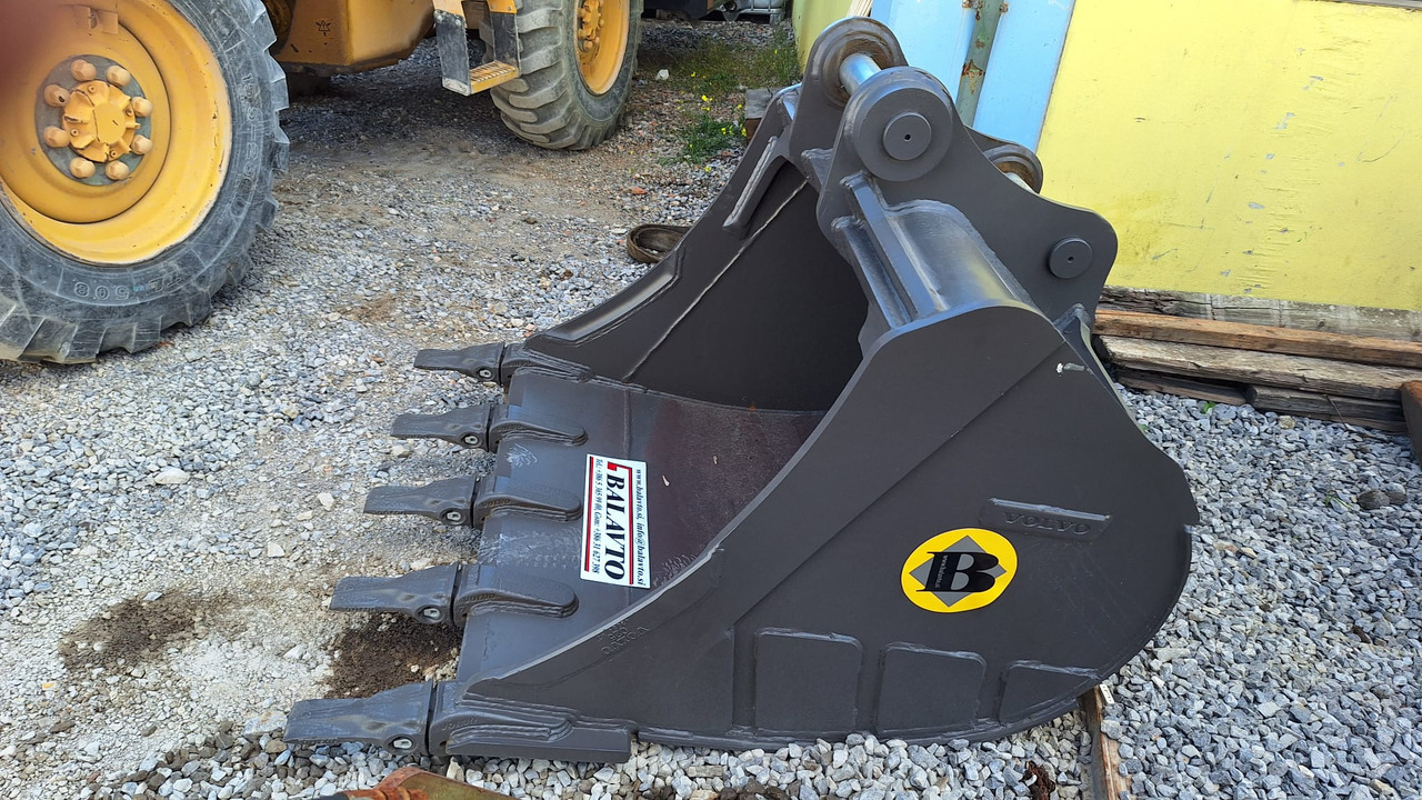 Volvo digging bucket 1200 mm UNI65 - بكت حفار - حفارة: صورة 1 Volvo digging bucket 1200 mm UNI65 - بكت حفار - حفارة: صورة 1