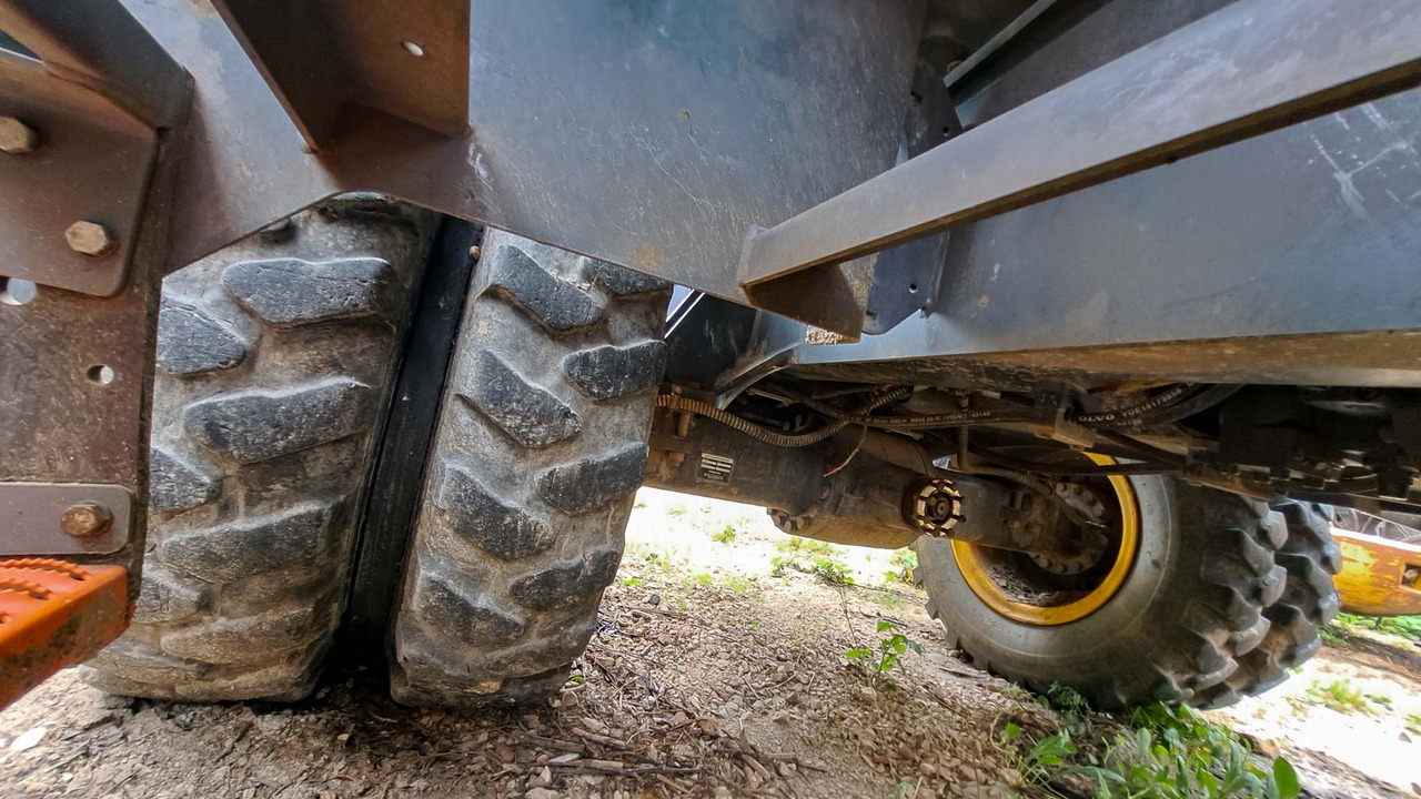 Volvo front axle 14693936 for Volvo EWR150E, EW180E, EWR170E, EW200E MH, EW160E - المحور الأمامي - حفارة: صورة 1 Volvo front axle 14693936 for Volvo EWR150E, EW180E, EWR170E, EW200E MH, EW160E - المحور الأمامي - حفارة: صورة 1